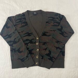 Sanctuary Women Medium Camo Print Button Front Cardigan Cropped V Neck